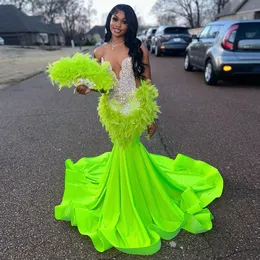 Elegant Green Prom Dresses For Black Girls 2024 Sheer Neck Beaded Feathers Mermaid Party Gowns