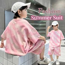 Clothing Sets Summer Fashion Boys Cotton Letter Tie Dye T-shirt Top+Shorts School Childrens Athletic Clothing Childrens 2PCS Clothing Exercise Set 5-16 Years Q240517