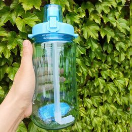 Water Bottles Wholesale Outlet Factory Price Classic Design 1000ml Big Capacity Sport Bottle With Straw Clover Logo