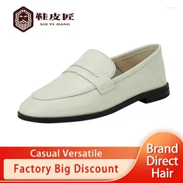 Casual Shoes Spring And Autumn 2024 Style Women's Versatile Slip-on Shoe Retro Flat Soled English Soft Small Leather