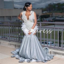 Shinny Silver Prom Dresses With Diamond Crystal Elegant Mermaid Black Women Evening Dress 2024 See Throgh Leg Feather Formal Dress Fancy Birthday Plus Size Mariage