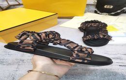 2022 Parigi Donne Luxurys Famous designer Sandali Slipisti Girls Summer Girls Sandale Beach Womens Slides Flip Flops Shoe2094411