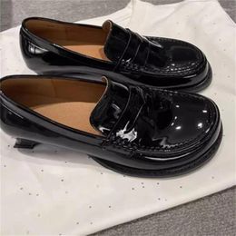 Dress Shoes Kitten Heels For Ladies Round Toes Womens Patent Leather Female Loafers Sewing Lines Zapatos Mujer Pleated Chassure Femme