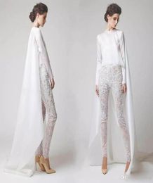 2022 White Lace Jumpsuits Women Prom Dresses With Cape Pearls Long Sleeves Evening Dress Pants Fashion Formal Gowns Vestido De Fes2919584