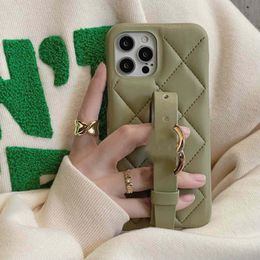 Designer Phone Case for Apple iPhone 15 Pro Max 14 Plus 13 12 Luxury PU Leather Wristband Hardware Diamond-textured Wrist Strap Lanyard Back Cover Coque Fundas Green