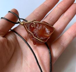 Pendant Necklaces Handwrapped Raw Carnelian Necklace For Women Men Natural Stone Healing Crystal Chakra July Birthstone Wire ROUGH8547748