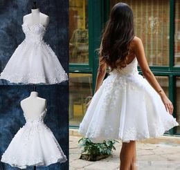 White Lace Appliques Backless Homecoming Dresses Sweetheart Neck Pearls Short Prom Gowns Knee Length Tulle Formal Cocktail Dress2384859