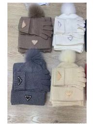 22 Brand Scarf Hat Glove Sets Mens Womens Designers Knitted Hat And Neckerchief Gloves Casquette Beanie Women Luxurys Mittens Th8401810