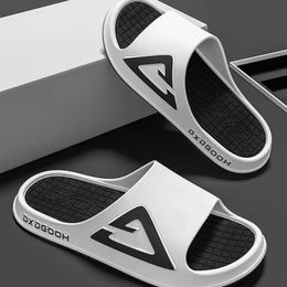 Slippers for men and women, durable for summer outings, sporty with thick soles and a feeling of stepping on feces. Slippers for indoor non slip soft soles for men