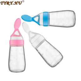 Silicone Squeezing Feeding Bottle Spoon Feeder born Baby Training Drink Safe Tableware 240513