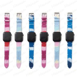 Luxurious Gradiant Smart Watch Straps for Apple iWatch 9 8 7 6 5 4 3 2 Ultra Se Leather Fashion Print Floral Bracelet Wrist Band Wriststrap Watchband 38 40 41 42 44 45 49 mm