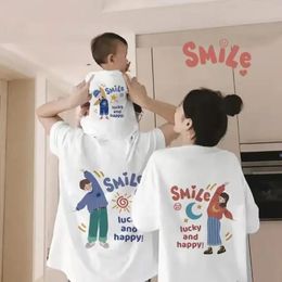 Komik baba anne ve oğul aile eşleştirme kıyafetleri görünümlü yaz tshirts papa anne küçük çocuk gömlek bebek bodysuits üstler 240515