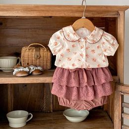 Clothing Sets Girls Pure Cotton Set 2024 Summer Girl Baby Doll Neck Floral Printed Short Sleeved Top Lace Shorts Two Piece Suit