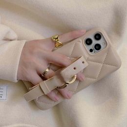 Designer Phone Case for Apple iPhone 15 Pro Max 14 Plus Luxury PU Leather Wristband Hardware Diamond-textured Wrist Strap Lanyard Back Cover Coque Fundas White Coffee
