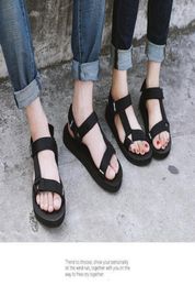 Fashion New Mens and Womens Casual Flat Heel Students Respirano Sandali per cinghia della caviglia Vietnam Sandals da spiaggia per esterni 3544238821