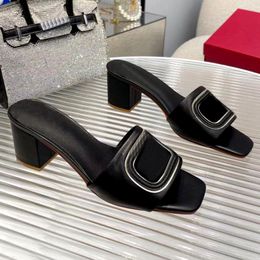 Designer women's high-heeled slippers Summer Fashion leather slide Sandals Sexy chunky Party Shoes Designer women's Leather Shoes Comfortable Hotel Soft tow box