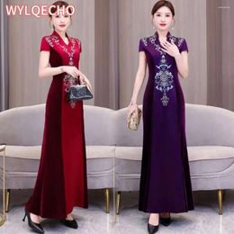 Ethnic Clothing 2024 Chinese Vintage Dress Improved Cheongsam National Flower Embroidery Satin Patchwork Velvet Qipao Banquet Evening