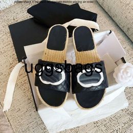 Chanells shoe channel shoes 2024 Designer Slippers Women Straw Sandals Quilted Leather Slides slip espadrilles Platform summer Beach pool Slide interlocking C fla