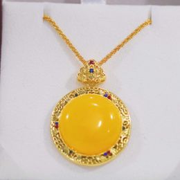 Chicken Oil Yellow Imitation Honey Wax Pendant Fashion Design Light Luxury Womens Necklace High End Circular