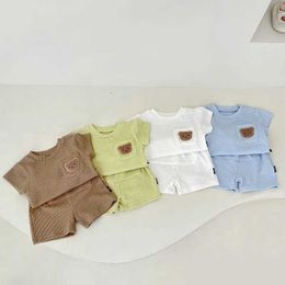 Clothing Sets Newborn Baby Summer Solid Color Solo Girl Cute Bear Embroidered Pocket Short sleeved Top+Boys Cotton Soft Shorts 2-piece Set J240518