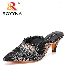 Slippers ROYYNA 2024 Designers Fashion Women Pointed Toe Mules House Ladies Heel Slides High Quality Slipper Female