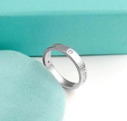 Designers T ring fashion luxury Classic Rings Sterling Silver black women jewelry Versatile jewelrys Wedding gift Lovers Anniversa1506985