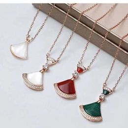 Buu Necklace Classic Charm Design Necklace Fan White Fritillaria Necklace Rose Gold Colourful Gold Womens Light Luxury High with original gift box