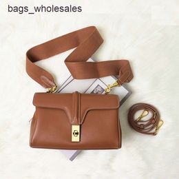 Design Bags Are Sold Cheaply Leather and Cow Leather Womens Bag Soft16 Arc De Wide Shoulder Strap High Sense Armpit Msenger Small Square TideP45U