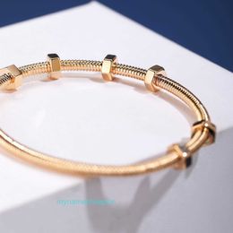 Designer Caritraes Bracelet Luxury Screw Pattern Personalized with Sliding Precision Craft Full V Gold Thick Plating Pearl Treasure Level Light De