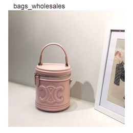 Design Bag Stores Are 70% Off Arc De Cylinder Bag Water Bucket 2024 New Summer Handbag Premium Feel One Shoulder Crossbody Exquisite Handheld2BRH