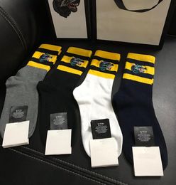 4 PairBox Mens Socks Four Pairs Sports Socks Wolf Embroidery Leisure Man Socks Gift Box Set7187881