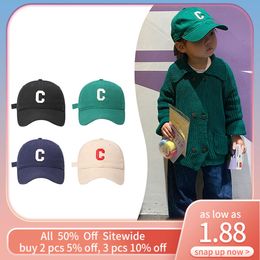 C litera Dzieci Baseball Hat Fashion Haft Duck Lantue Cap Lets Outdoor Sun Visors Botton Casual Girl Bonnet L2405