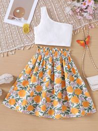 Clothing Sets Girls Summer New Trendy Casual Set With Diagonal Shoulder Pure White Top And Lemon Print Skirt Two Piece Set Y240520IW2Z