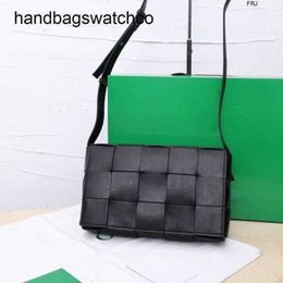 Crossbody Bag Cassettes Bottegvenets Shoulder Bags l New Woven Oil Wax Leather Small Square Pillow Magnetic Buckle Tofu One Messenger Ha Have Logo