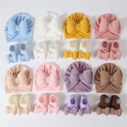 3st Baby Girls Bow Cap Socks Set Söt bomullsfylld nyfödd kort rörstrumpa+ turban hatt elastisk mjuk spädbarn indiska kepsar 0-12m l2405