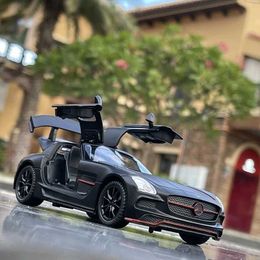 Diecast Model Cars 1 32 Benzs SLS AMG-GT Alloy Sports Car Model Diecasts Metal Toy Vehicles Car Model Simulation Sound Light Collection Kids Gift Y240520QEZV