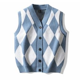 Mens Plaid Sweater Vest Sleeveless V-Neck Button Cardigan Vest Fashion Office Knitted Vest Classic Fit Tank Tops 240516