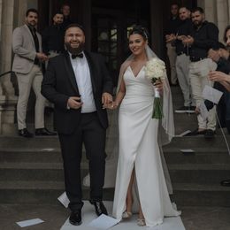 Klas uzun krep fildişi gelinlik ile yarık kılıf v yaka pileli vestido de novia fermuar arka kat uzunluğu gelinlikleri kadınlar için