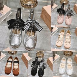 Women Shoes Bow Ballet Flats Shoes Designer Sandals Summer Round Head Boat Shoe Luxury Silk Rhinestone Chain Patent Leather Comfort Sheepskin Casual Baotou Shoes