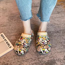 Slippers 2024 Spring Cave Shoes Women Couples Beach Garden Outdoor Baotou Outer Wear Casual Sandals Men