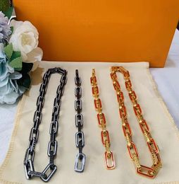Europe America Men GoldBlackcolour Metal Engraved V Initials Flower Enamel Links Chain Necklace Bracelet Jewellery Sets M80194 M807792314