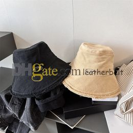 Designer Bucket Hat Fashion Canvas Fisherman Hats Metal Letter Wide Brim Sunhat Women Men Travel Snapback Fit Cap