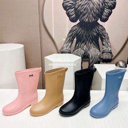Designer di lusso Ladies sandals stivali da pioggia pantofole in stile tubo lungo nuove scarpe di marca alla moda 2024