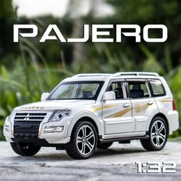 Diecast Model Cars 1/32 Mitsubishis Pajero Suv Alloy Model Car Metal Diecast Vehicle Toy Model Collection Simulation Sound Light Toy For Kids Gift Y240520JFDD