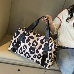 Large-capacity Cow Print Travel Bags Crossbody Unisex Large Capacity Fashion Handbag Boarding Bags Exercise Zipper Luggage Bag 240520