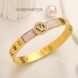 Designer V Charm Bangle 18K Gold Plated Stainless Steel No Fade Diamond Bracelet Luxury Love Gift Jewellery 2023 Wedding Travel Designer Bangle Wholesale