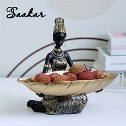 Saakar Resina Exotic Black Woman Figurine Africa Figura Desktop Desktop Keys Candy Contenitore Interiori Craft Objects 240506