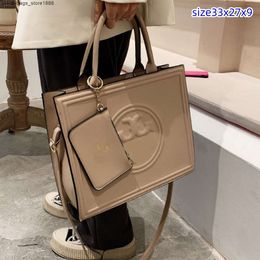 Luxury Handbag Designer Large Capacity Women's Bag 2024 New Fashion Handbag Simple Atmosphere Women's Single Shoulder Crossbody Bag D0AL
