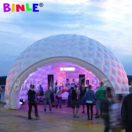 도매 커스텀 메이드 10m 직경 (33 피트) 거대 이글루 돔 팽창 식 텐트가있는 야외 파티 또는 이벤트를위한 LED 및 송풍기
