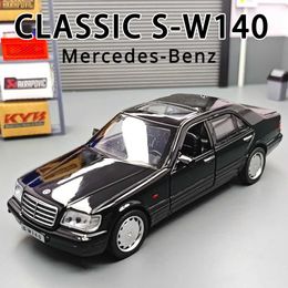 Diecast Model Cars 1 32 Mercedes Benz S W140 Alloy Model Car Sound Light Pull-back Light Sound Alloy Vehicle Model Toys For Children Y240520IO2S